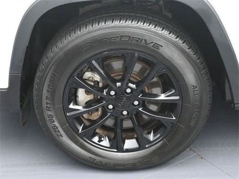 Used 2023 Jeep Cherokee Altitude Lux image 7