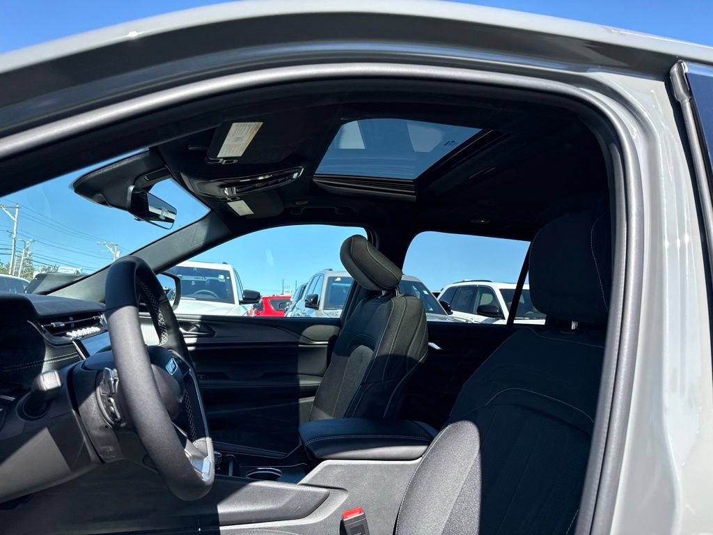 New 2027 Jeep Grand Cherokee Laredo X AWD/4WD image 16