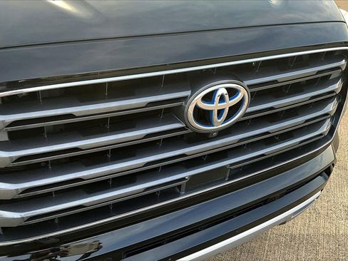 Used 2023 Toyota Sequoia Limited image 34