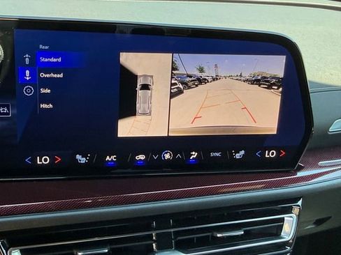 Used 2025 Chevrolet Traverse Z71 w/ Driver Confidence Package AWD/4WD image 15