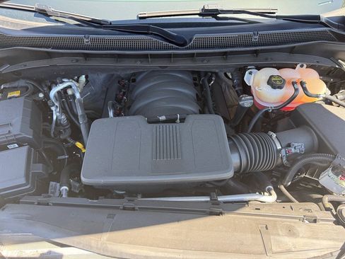 Used 2025 Chevrolet Suburban Z71 AWD/4WD image 11