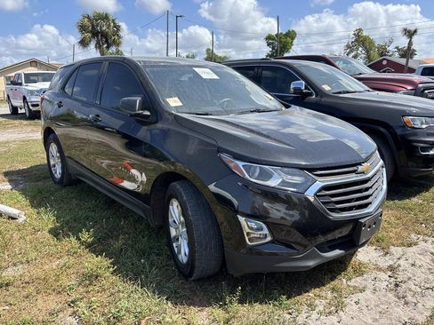 Used 2019 Chevrolet Equinox LS w/ LS Convenience Package image 2