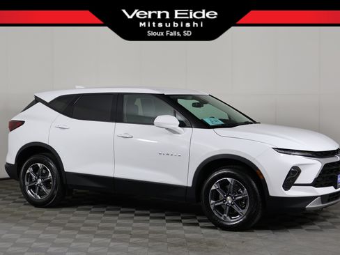 Used 2025 Chevrolet Blazer LT image 1