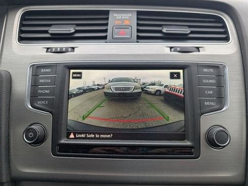 Used 2017 Volkswagen Golf S image 14