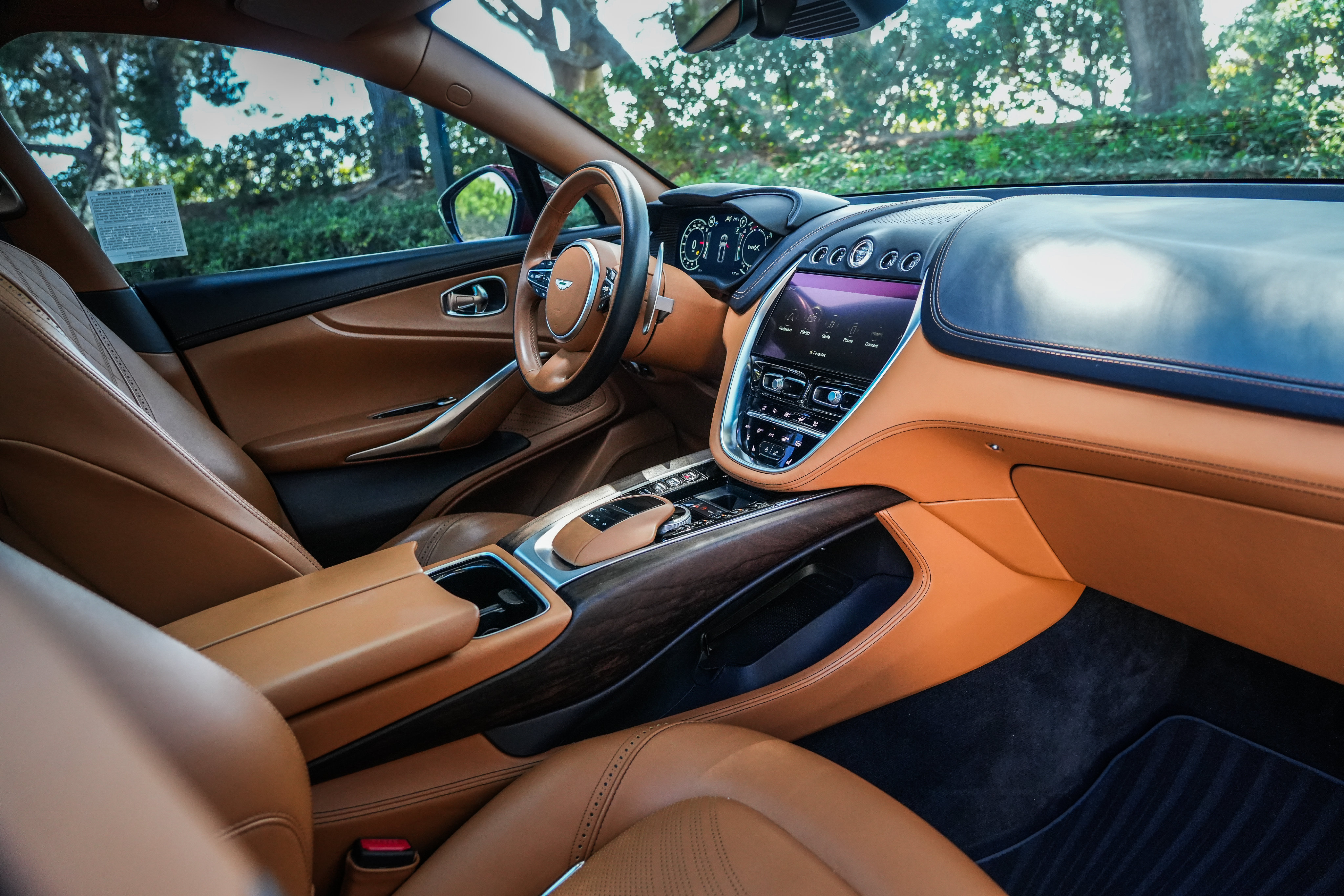 Used 2023 Aston Martin DBX AWD/4WD image 14