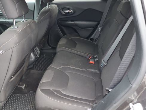 Used 2015 Jeep Cherokee Latitude w/ Cold Weather Group image 31