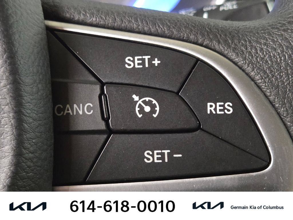 Used 2015 Chrysler 200 Limited FWD image 28