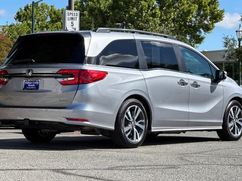 Used 2023 Honda Odyssey Touring image 4