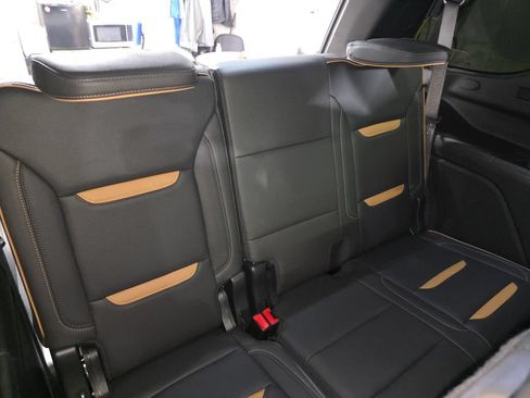 Used 2022 GMC Yukon AT4 w/ Technology Package AWD/4WD image 12