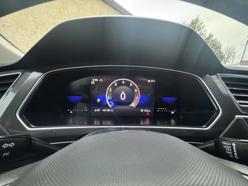 Used 2024 Volkswagen Tiguan SE AWD/4WD image 33