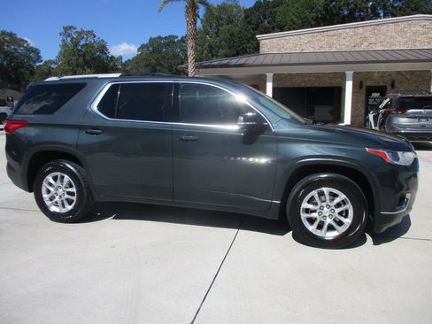Used 2018 Chevrolet Traverse LT FWD image 1