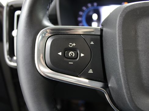 Used 2023 Volvo XC40 B4 Ultimate FWD image 10