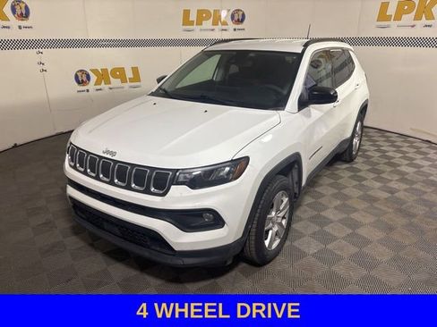 Used 2022 Jeep Compass Latitude AWD/4WD image 3