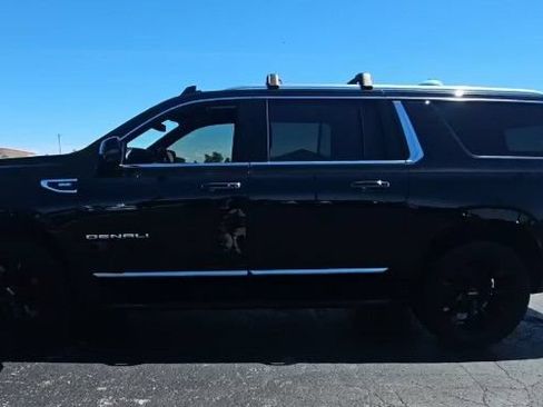 Used 2021 GMC Yukon XL Denali AWD/4WD image 2
