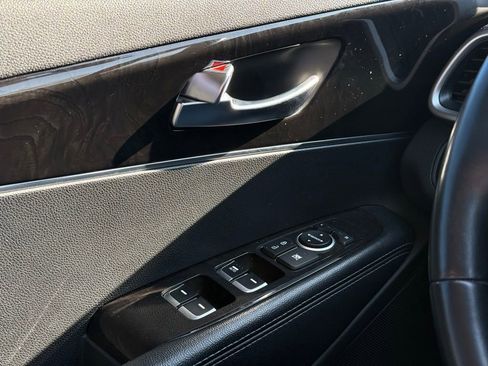 Certified 2018 Kia Sorento LX w/ LX V6 Convenience Package image 22