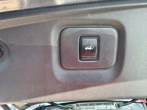 Used 2013 Nissan Pathfinder SL w/ Trailer Tow Pkg AWD/4WD image 18