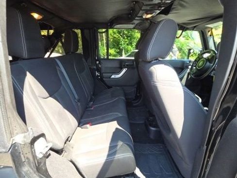 Used 2015 Jeep Wrangler Unlimited Sahara w/ Max Tow Package AWD/4WD image 24