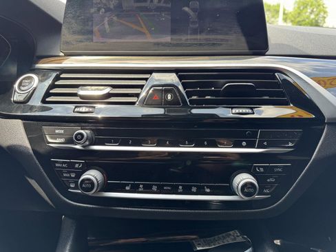 Used 2020 BMW 530i xDrive w/ Convenience Package image 29