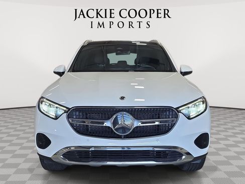 Used 2025 Mercedes-Benz GLC 300 4MATIC image 2
