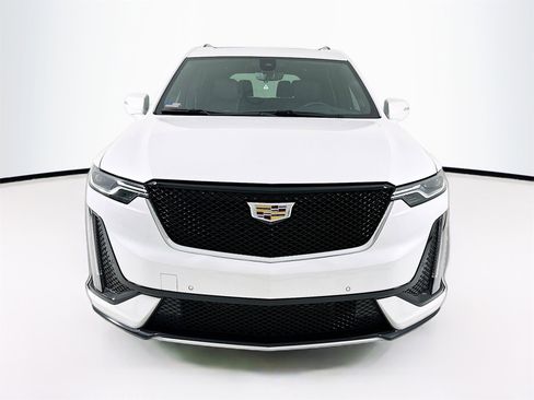 Used 2023 Cadillac XT6 Sport w/ Technology Package image 2