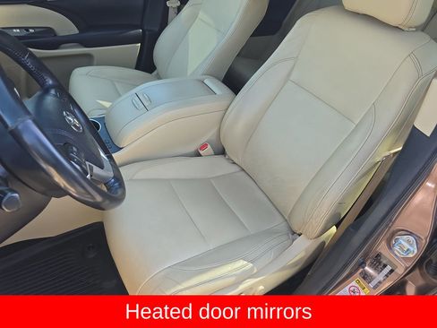 Used 2017 Toyota Highlander XLE AWD/4WD image 22