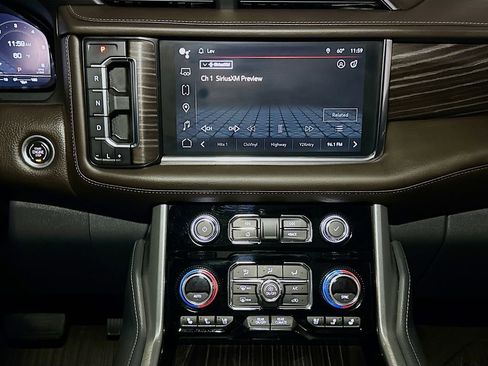 Used 2022 GMC Yukon XL Denali AWD/4WD image 12