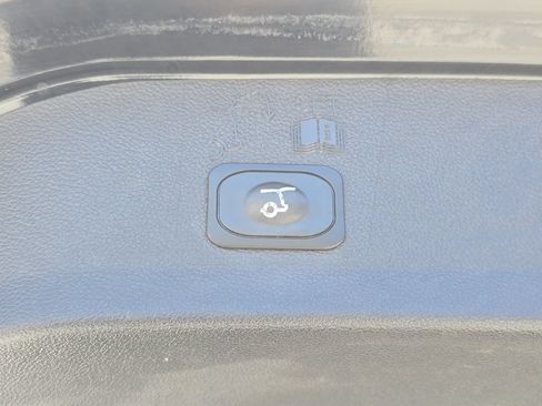 Used 2018 Ford Escape SEL AWD/4WD image 16