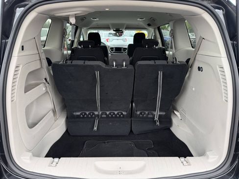 Used 2024 Chrysler Voyager LX FWD image 8