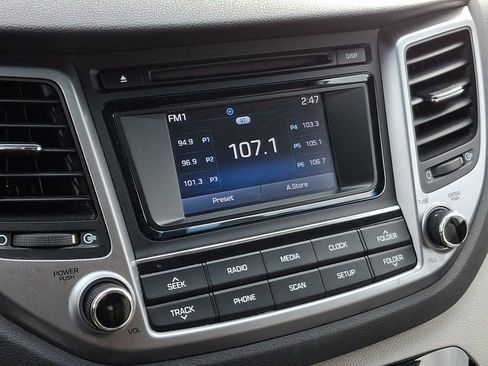 Used 2018 Hyundai Tucson SE image 16