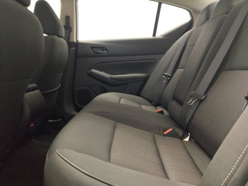 Used 2025 Nissan Altima 2.5 SV FWD image 18