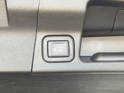 Used 2023 GMC Acadia SLT w/ Technology Package AWD/4WD image 15