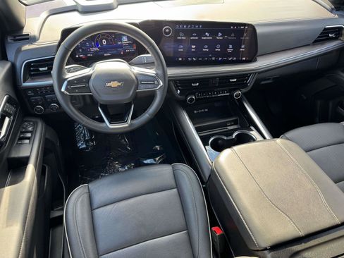 Certified 2025 Chevrolet Suburban Premier image 2