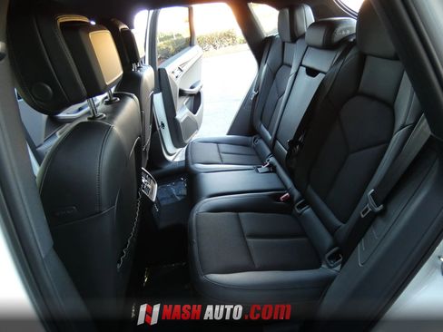 Used 2024 Porsche Macan AWD/4WD image 43