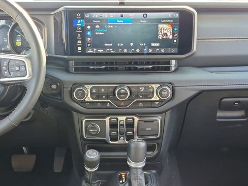 Used 2024 Jeep Wrangler Unlimited Sahara AWD/4WD image 28