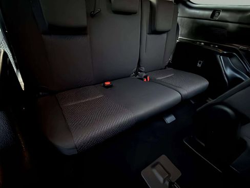 Used 2019 Toyota Highlander LE image 25