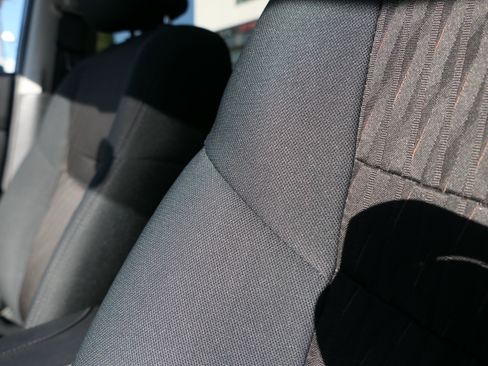Used 2018 Nissan Rogue SV FWD image 13