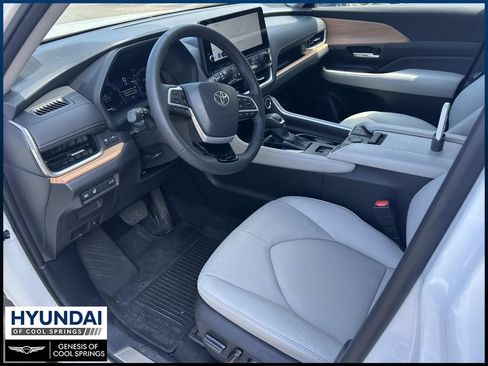 Used 2025 Toyota Grand Highlander FWD image 16