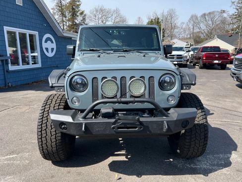 Used 2015 Jeep Wrangler Unlimited Rubicon w/ Dual Top Group AWD/4WD image 10