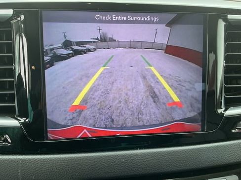 Used 2018 Chrysler Pacifica Touring-L Plus image 43