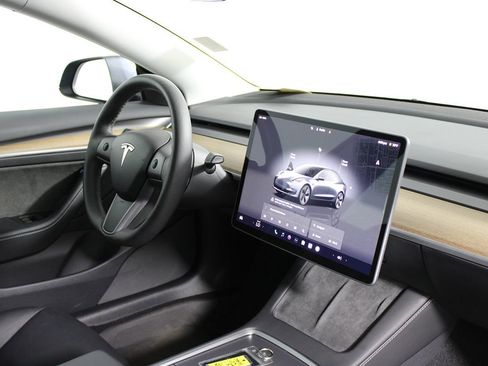 Used 2023 Tesla Model 3 Standard Range image 12