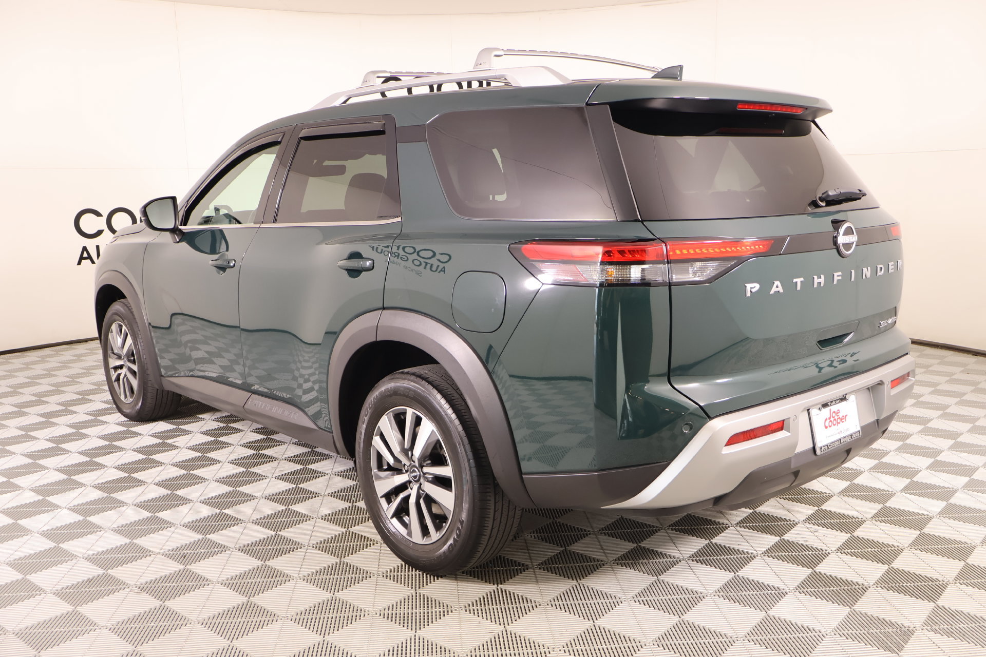 Used 2023 Nissan Pathfinder SL AWD/4WD image 23