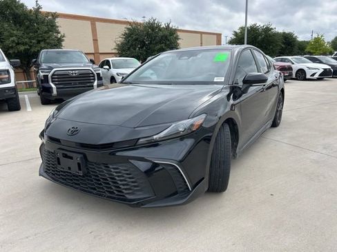 Used 2025 Toyota Camry SE w/ Convenience Package FWD image 8