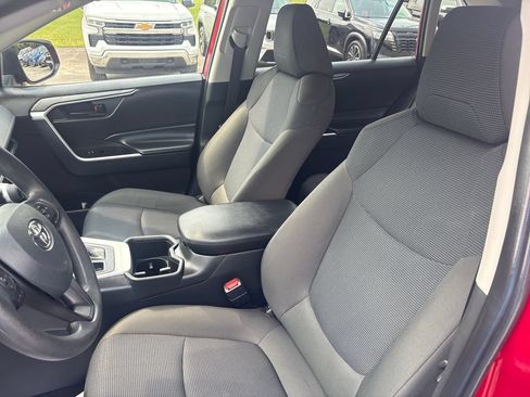 Used 2024 Toyota RAV4 LE AWD/4WD image 15