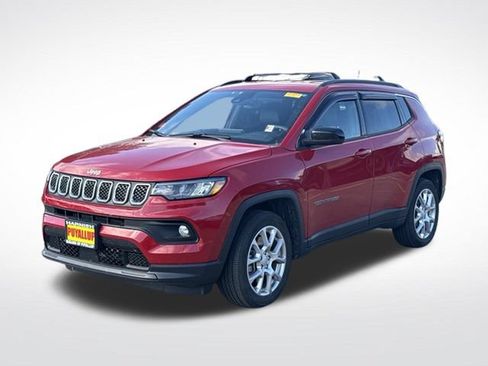 Used 2023 Jeep Compass Latitude AWD/4WD image 4