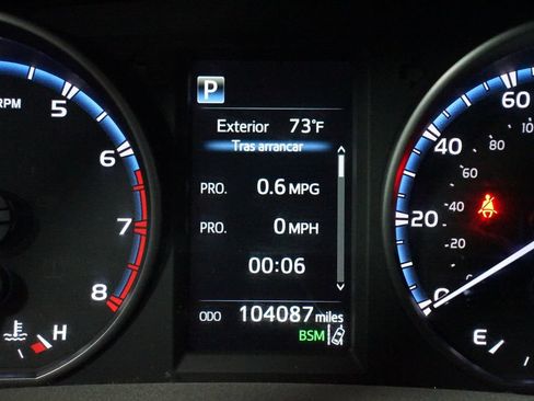 Used 2018 Toyota RAV4 XLE FWD image 16