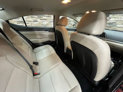 Used 2018 Hyundai Elantra SE FWD image 27