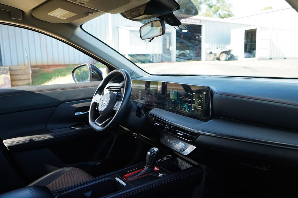Used 2025 Nissan Kicks SR FWD image 14