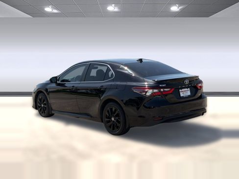 Used 2022 Toyota Camry LE FWD image 3