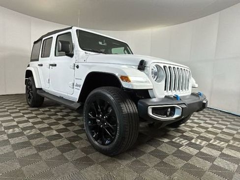 Used 2022 Jeep Wrangler Unlimited Sahara AWD/4WD image 2