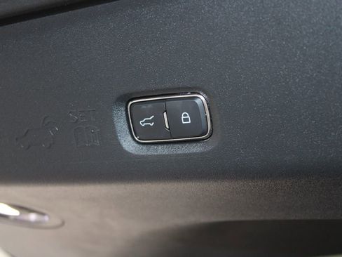 Used 2025 Ford Expedition Active AWD/4WD image 18